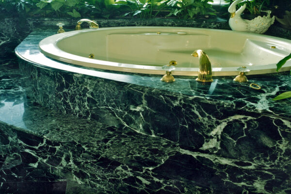 oblitsovka_dzhakuzi-mramor_verde_alpi